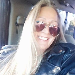 Meet your Posher, Dee